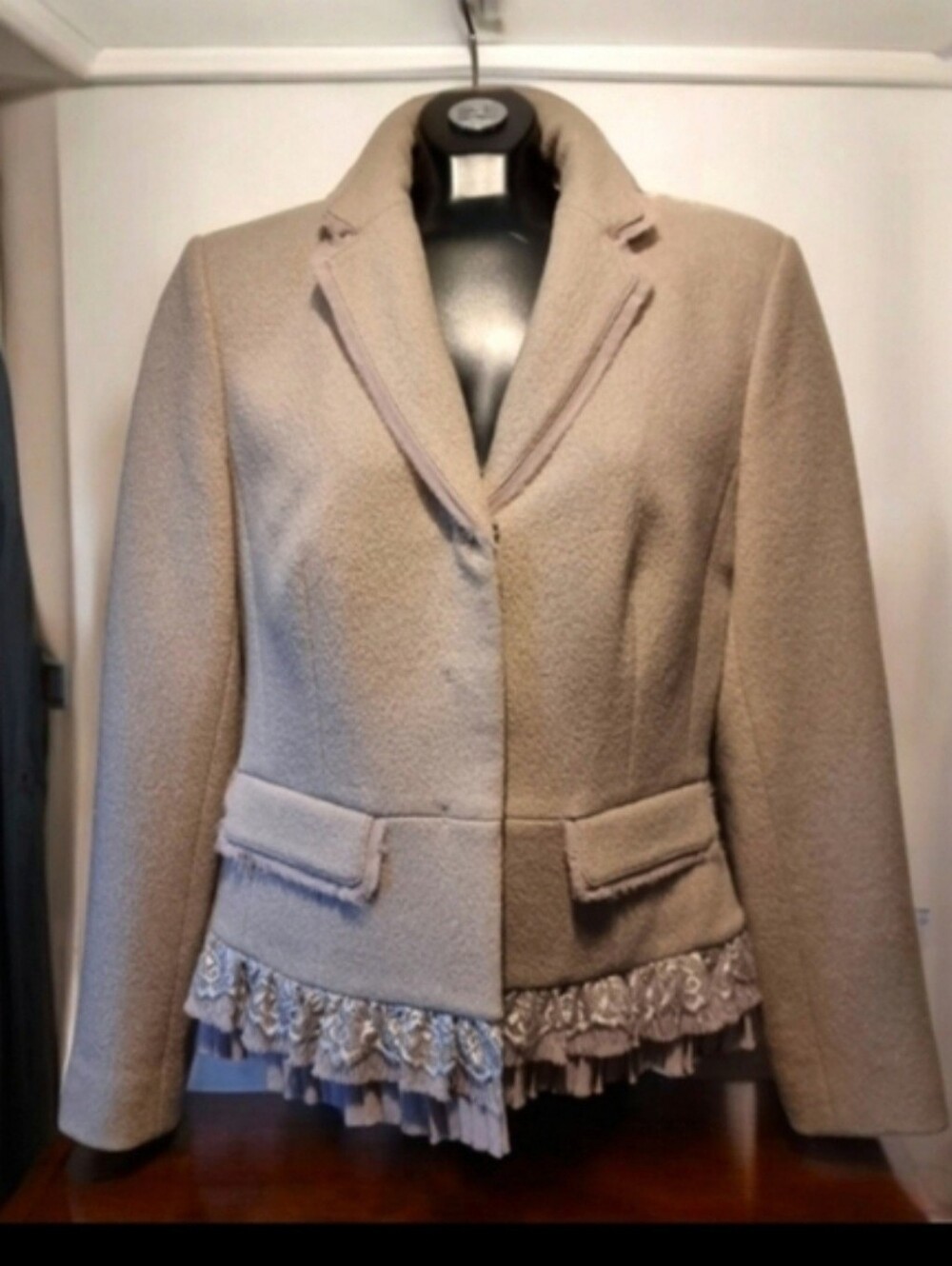Banana Republic Beige Taupe Tailored Ruffled Hem 94% Wool Blazer Jacket